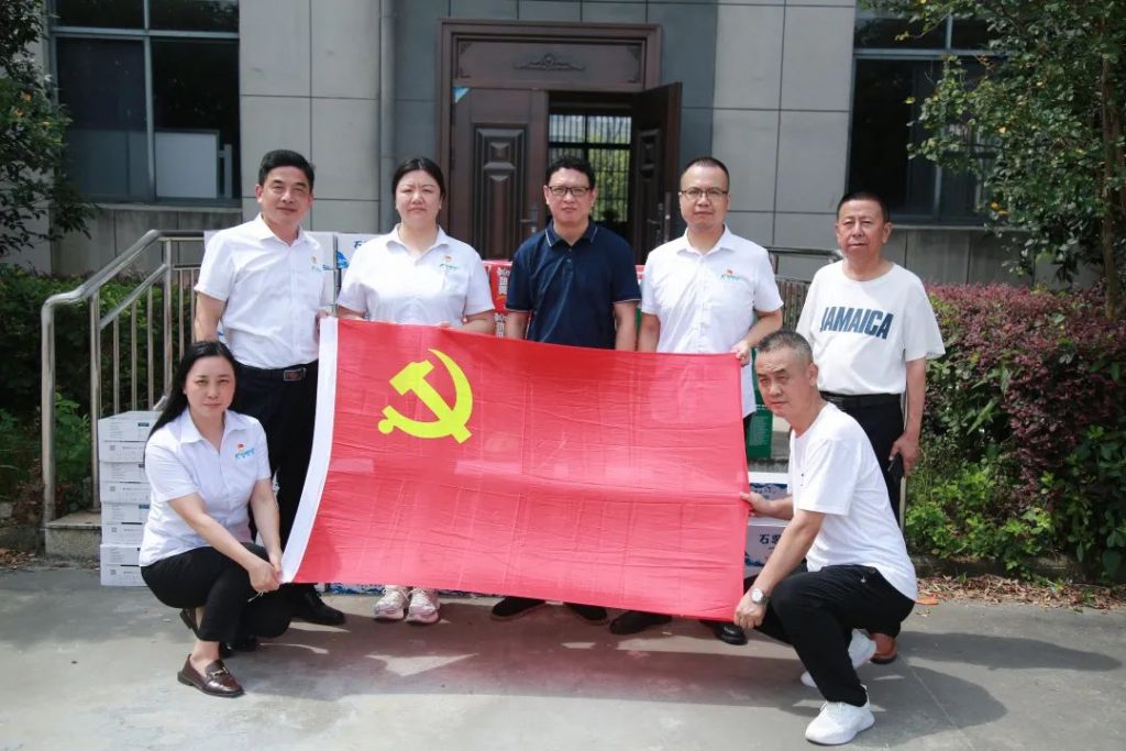 康明納公益丨公司黨支部與工會攜手，關(guān)心慰問抗洪一線人員